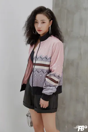 徐若侨性感运动风写真图片