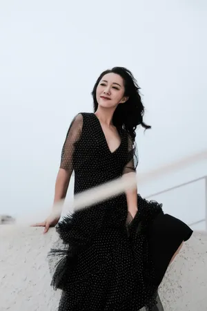 内地歌手原子飞性感写真图片