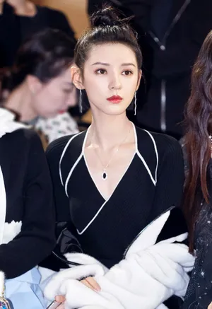 张予曦雅黑长裙气质图片_5