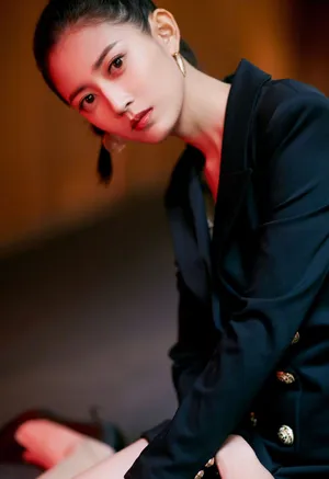 陈钰琪利落干练写真图片_2