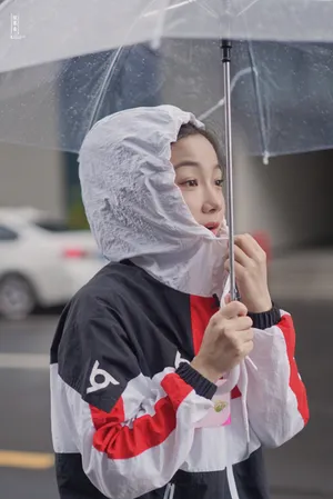 徐若侨清爽时尚街拍图片_1