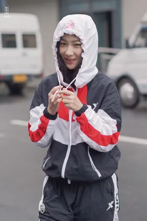 徐若侨清爽时尚街拍图片_3