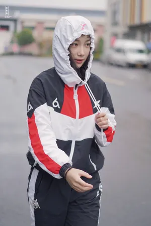 徐若侨清爽时尚街拍图片_7