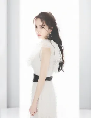 杨幂白裙仙气灵动写真图片_3
