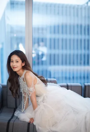 颖儿仙气唯美白裙写真图片