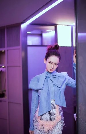 戚薇时髦个性魅力写真图片
