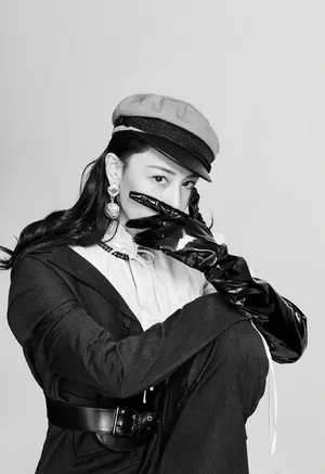 张馨予冷艳迷人写真图片_1