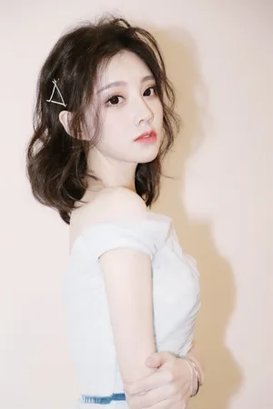 冯提莫可爱清新图片_2