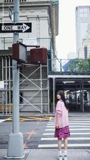 宋祖儿粉色少女风写真图片