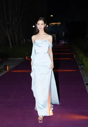 陈都灵蓝色长裙优雅写真图片_3