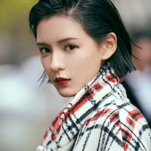 张予曦红唇性感写真图片