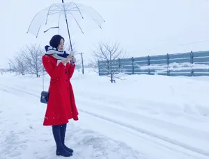 古力娜扎雪景红衣优雅图片_7