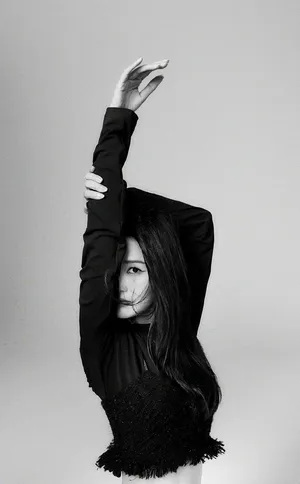李沁性感慵懒黑白写真图片_4