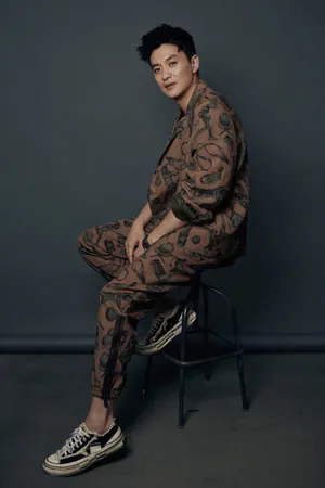 周一围气质型男写真图片_3