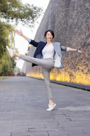 陈数西装甜酷干练写真图片_3