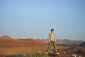 朱一龙自由洒脱写真图片_8