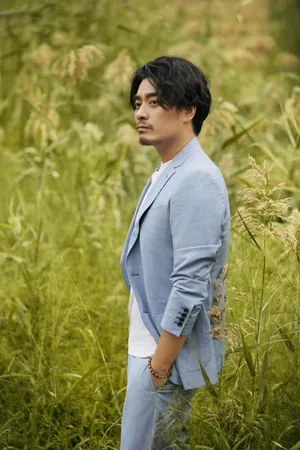 陈龙浅蓝色西装帅气图片_4