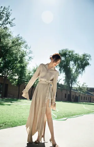 袁姗姗时髦性感写真图片