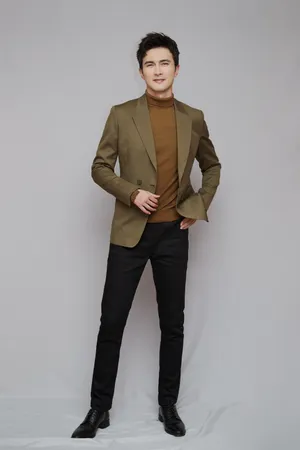 高伟光初秋帅气活动照图片