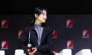 郑爽黑色西装性感活动照图片_2