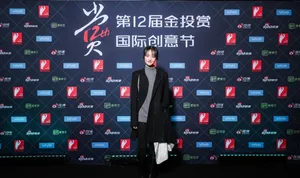 郑爽黑色西装性感活动照图片_4