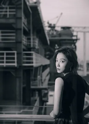 王珞丹优雅黑白质感写真图片_2