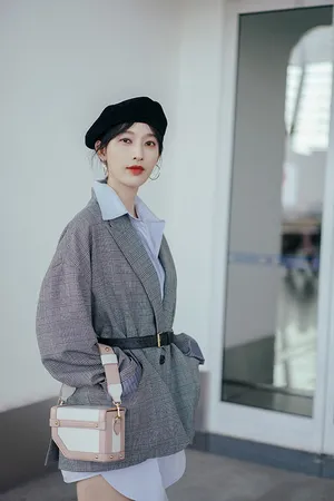张俪红唇美腿性感街拍图片_3