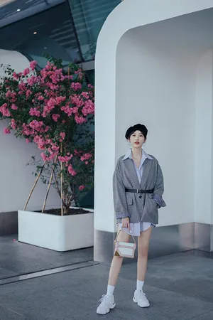 张俪红唇美腿性感街拍图片_5