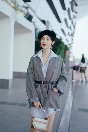 张俪红唇美腿性感街拍图片_6