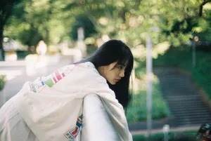 李菲儿清新简洁街拍写真图片_5
