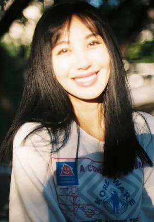 李菲儿清新简洁街拍写真图片_10