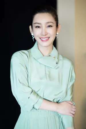 秦海璐清新绿裙知性写真图片