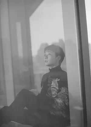 李泊文刺绣夹克酷帅写真图片_3