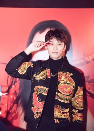 李泊文刺绣夹克酷帅写真图片_7