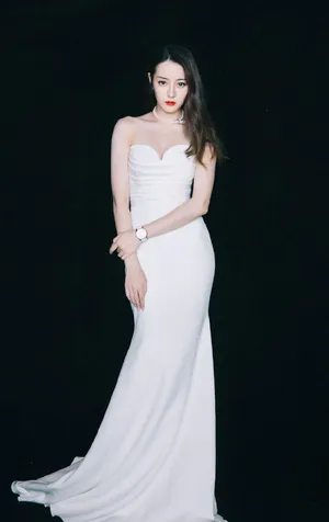 迪丽热巴抹胸礼服性感写真图片_2