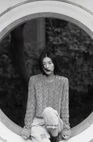 刘雯清新自然秋日写真图片_5
