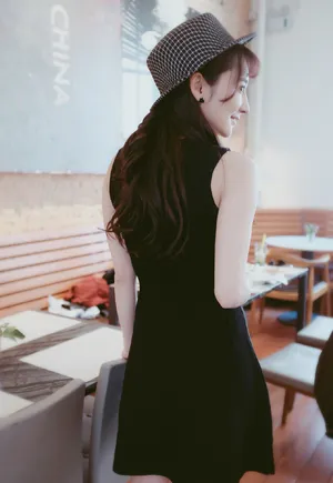 曲尼次仁清新甜美生活照图片_3