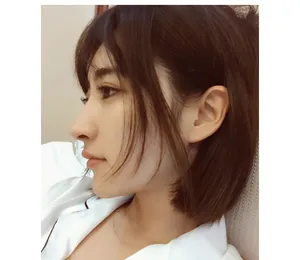 曲尼次仁慵懒居家自拍照图片_3