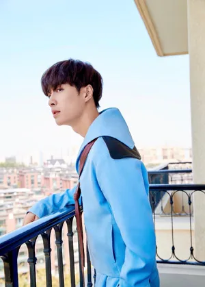 张艺兴蔚蓝的水手服帅气图片_2