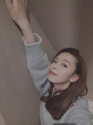陈瑶灵动俏皮私服照图片_5