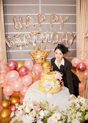 赵丽颖黑色西装酷劲生日写真_3