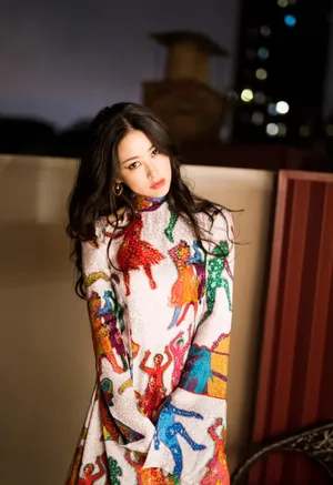 朱珠彩裙性感优雅写真图片_7