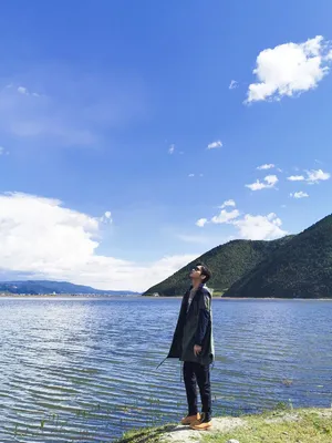 张彬彬清爽帅气旅拍照图片_2