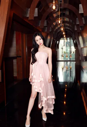 娄艺潇优雅甜美写真图片_7