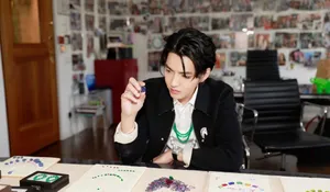 吴亦凡黑色夹克帅气图片_3