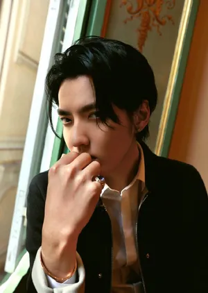 吴亦凡黑色夹克帅气图片_5