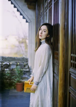 娄艺潇秋日清新文艺写真图片_3