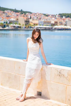 迪丽热巴婚纱性感写真图片