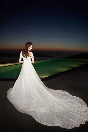 迪丽热巴唯美迷人婚纱写真图片
