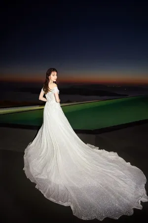 迪丽热巴唯美迷人婚纱写真图片_2